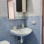 Трехместный, Гостиница Улей