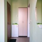 Трехместный, Гостиница Улей