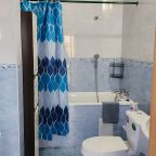 Трехместный, Гостиница Улей