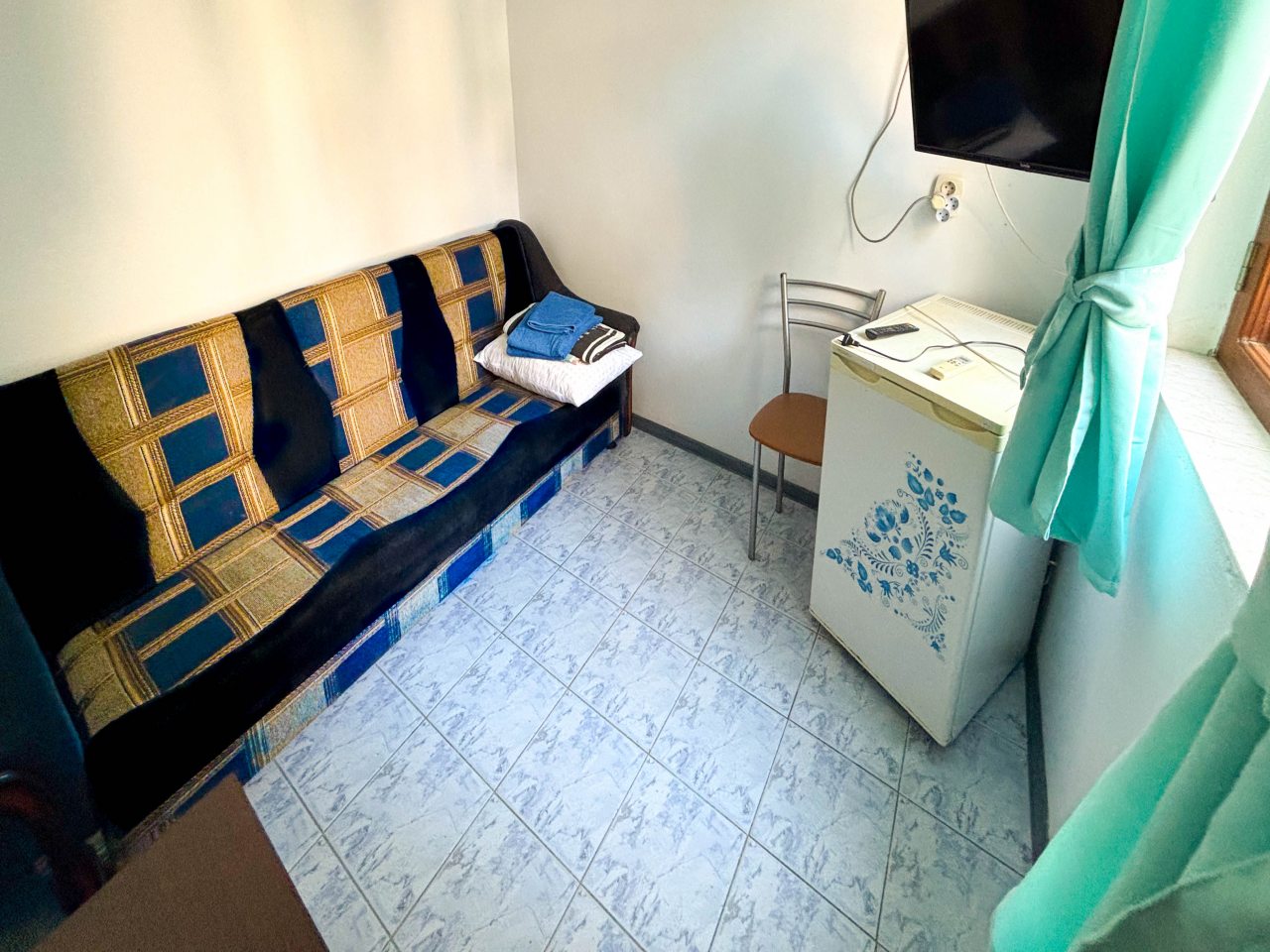 Семейный, Гостиница Улей