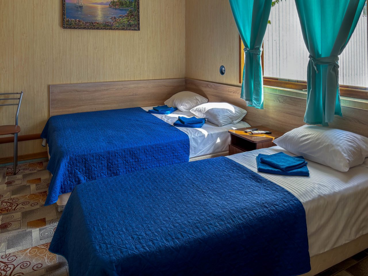 Семейный, Гостиница Улей