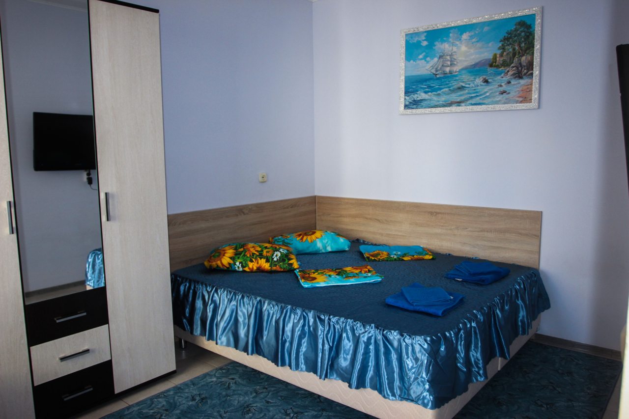 Семейный, Гостиница Улей