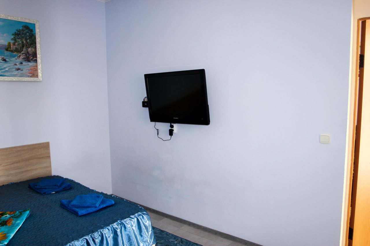 Семейный, Гостиница Улей