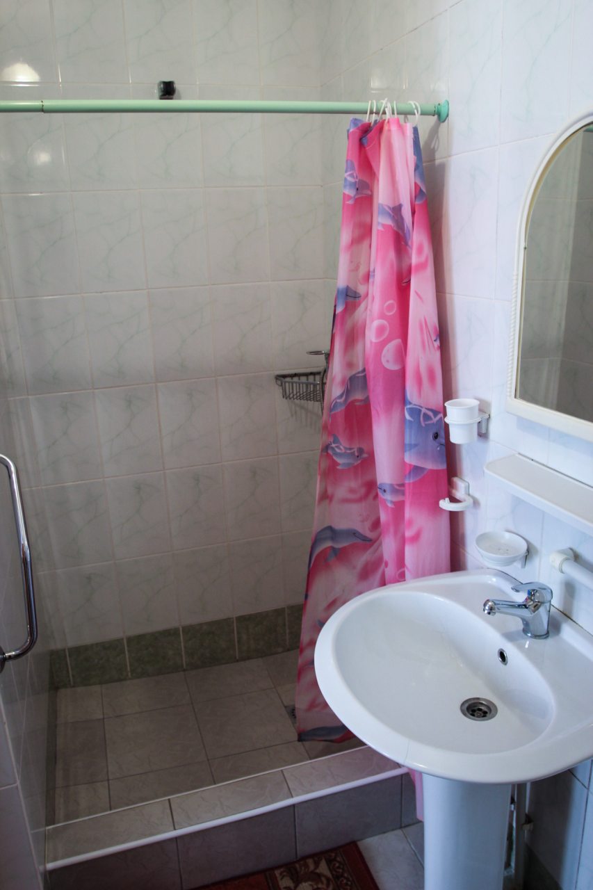 Семейный, Гостиница Улей