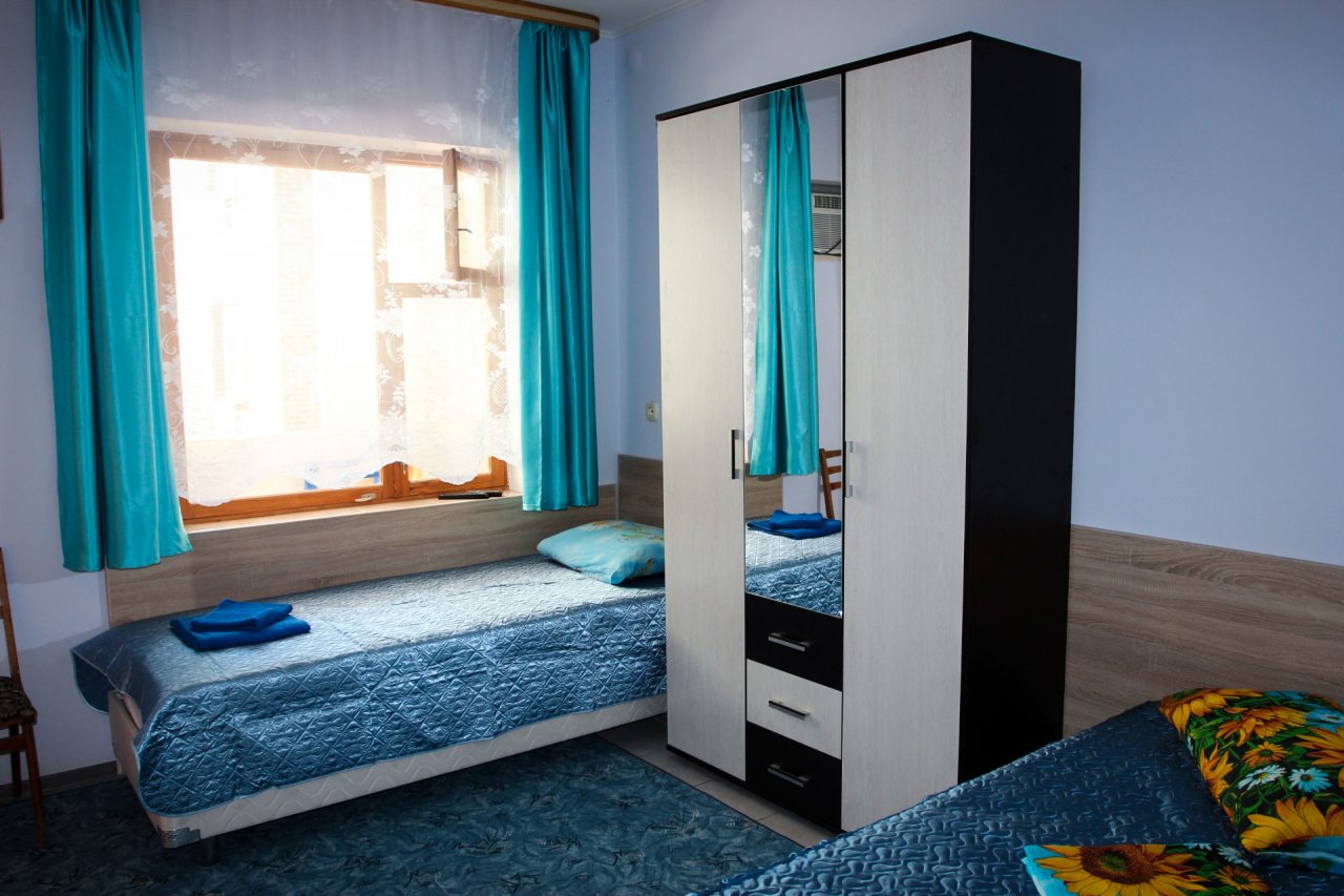 Семейный, Гостиница Улей