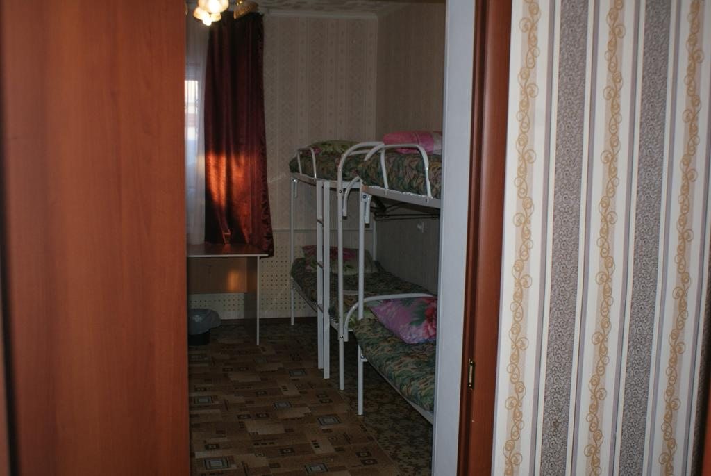 Номер (Кровать в общем 6-местном номере) хостела Алексеевский, Тобольск