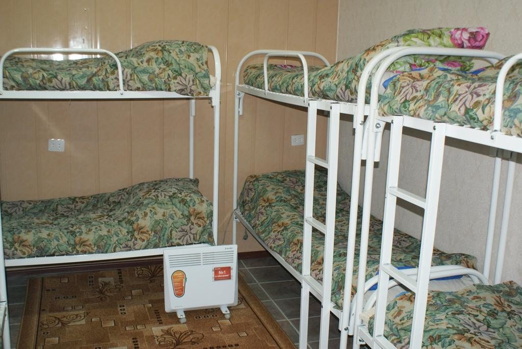 Номер (Кровать в общем 8-местном номере для мужчин) хостела Алексеевский, Тобольск