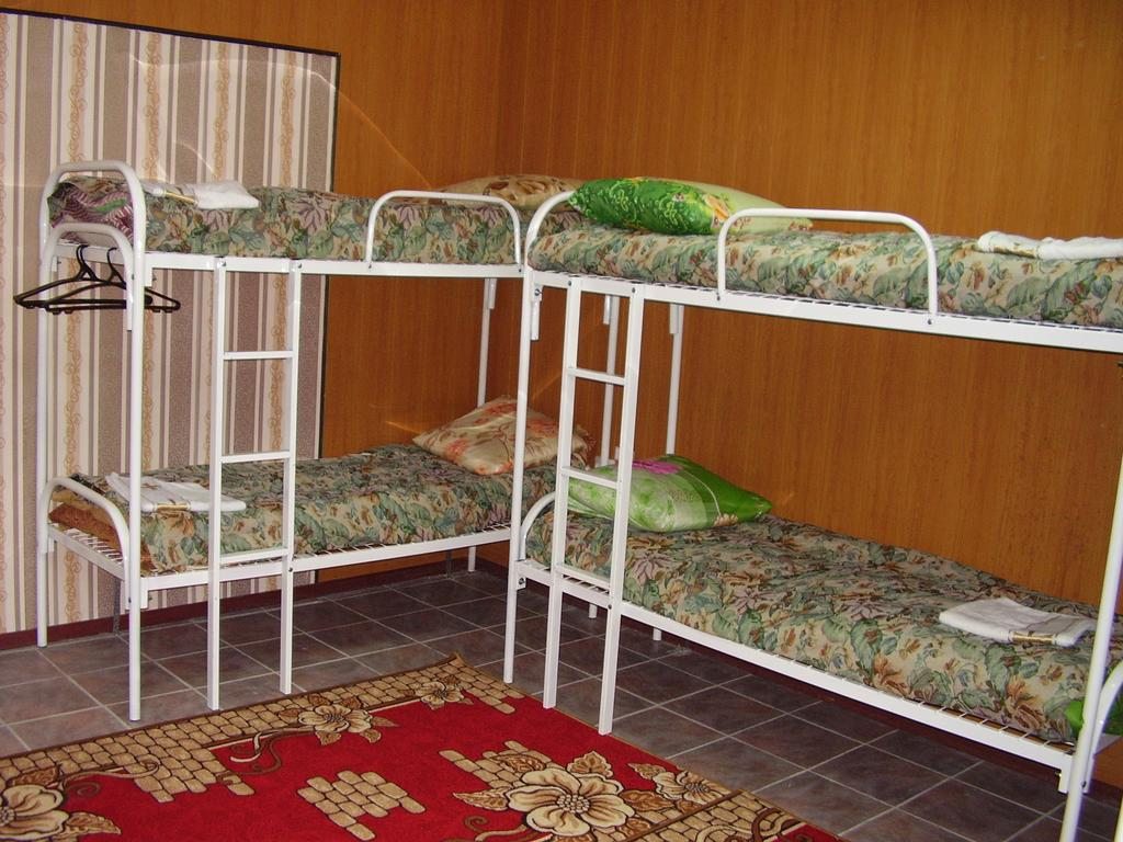 Номер (Кровать в общем 10-местном номере для мужчин) хостела Алексеевский, Тобольск