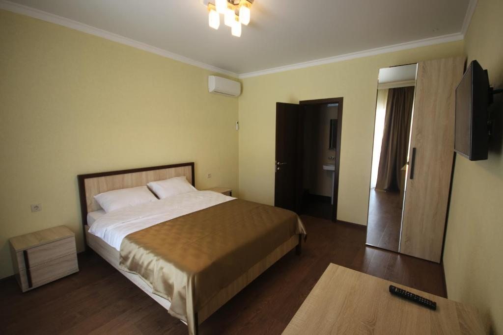 Двухместный (Большой двухместный номер с 1 кроватью) отеля Мандарин, Лдзаа