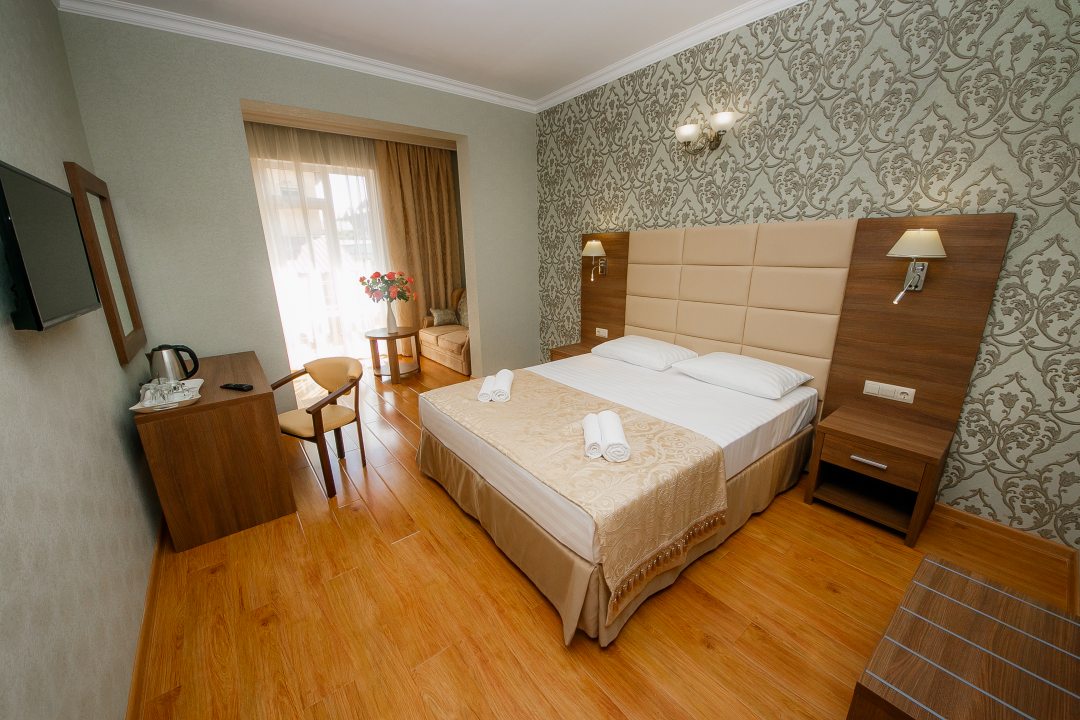 Номер с двуспальной кроватью в отеле Гранат, Дивноморское. Отель Гранат