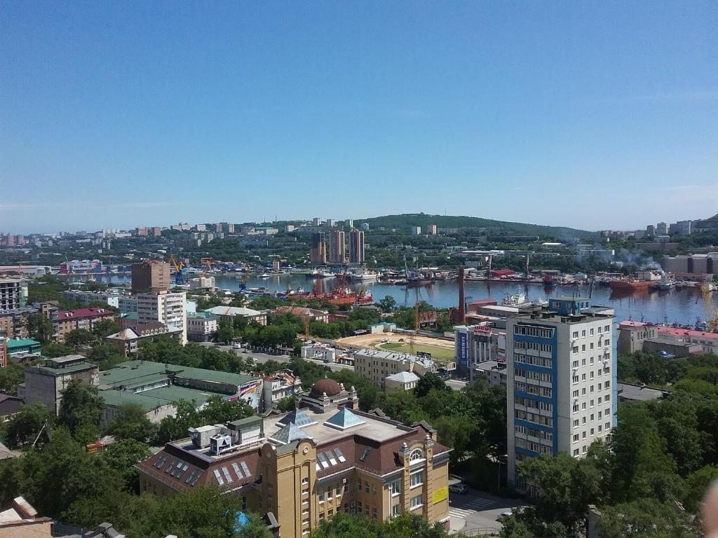 Двухместный (Двухместный номер Делюкс с 1 кроватью и балконом) мини-отеля Грааль, Владивосток