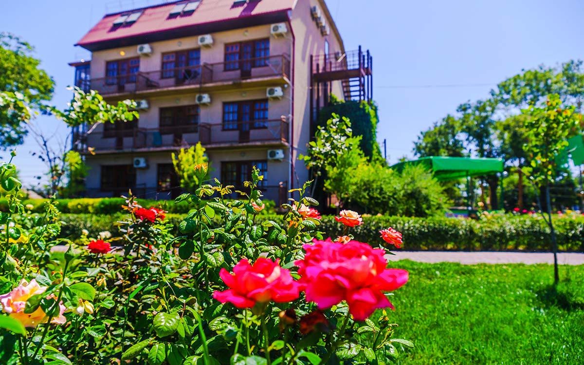 Парковка, Гостиница Каменка