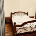 Двухместный (Стандарт двухкомнатный с 1 двуспальной кроватью), Отель Люкс