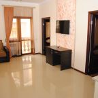 Апартаменты (Трехкомнатный), Гостевой дом Рассвет