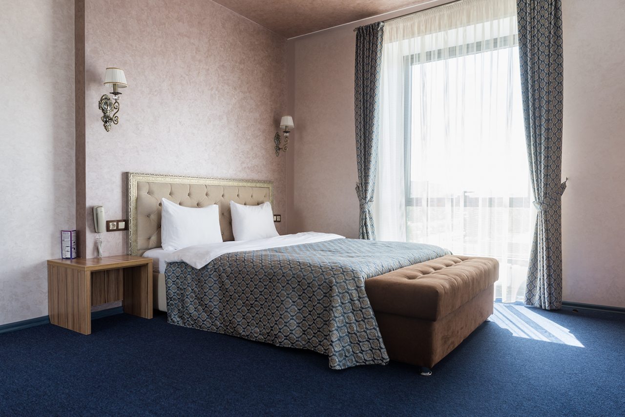 Люкс, Отель Sky Lux