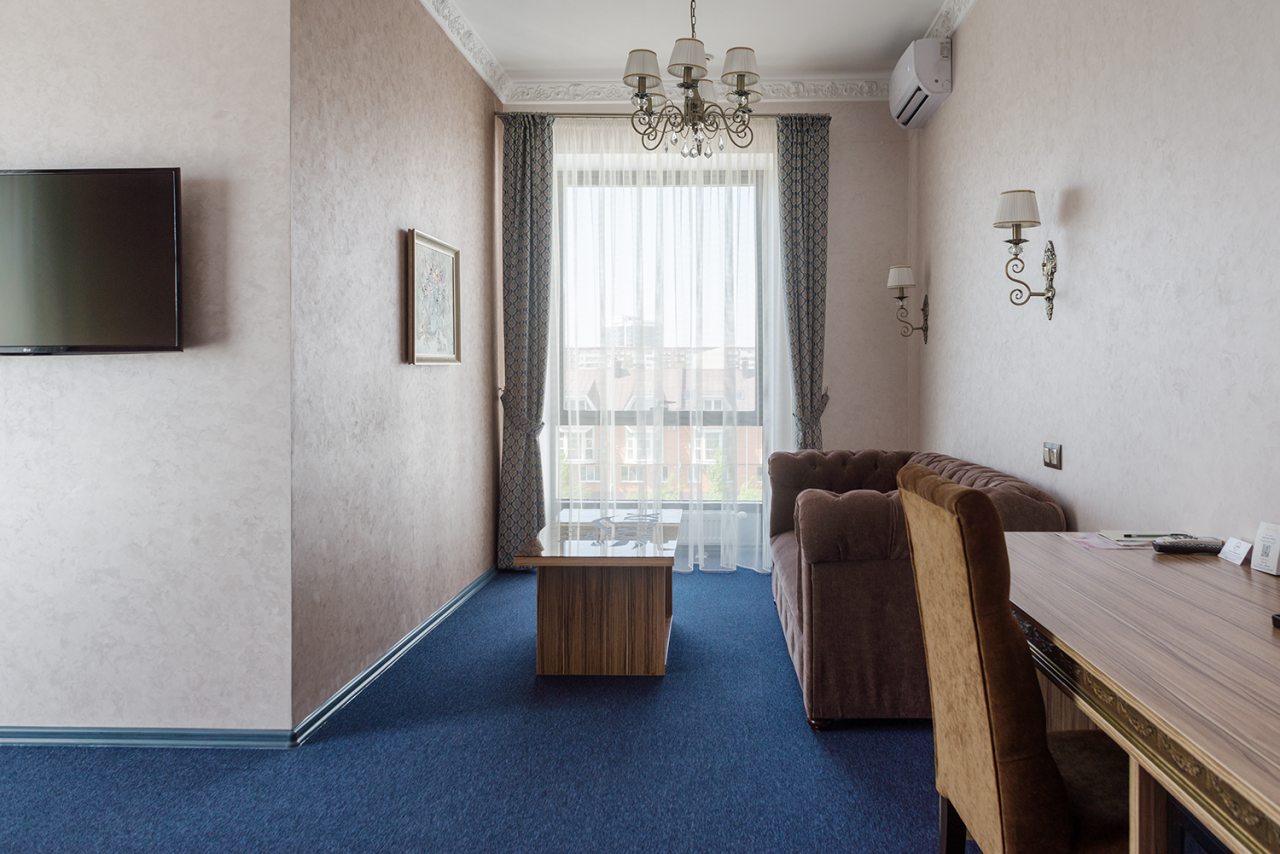 Люкс, Отель Sky Lux