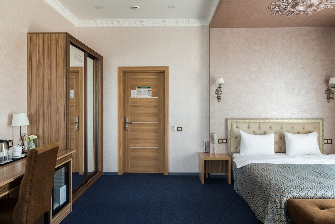 Люкс, Отель Sky Lux