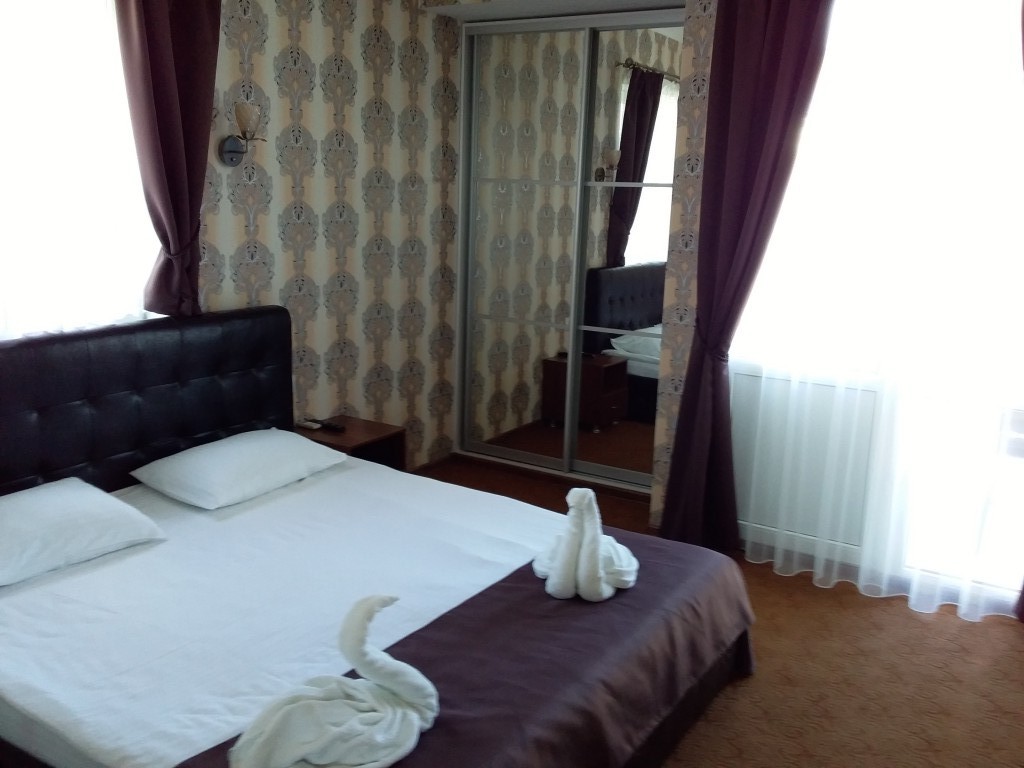 Четырехместный (2-комнатная квартира№10, видовой) апарт-отеля Дворик на Морской, Ялта