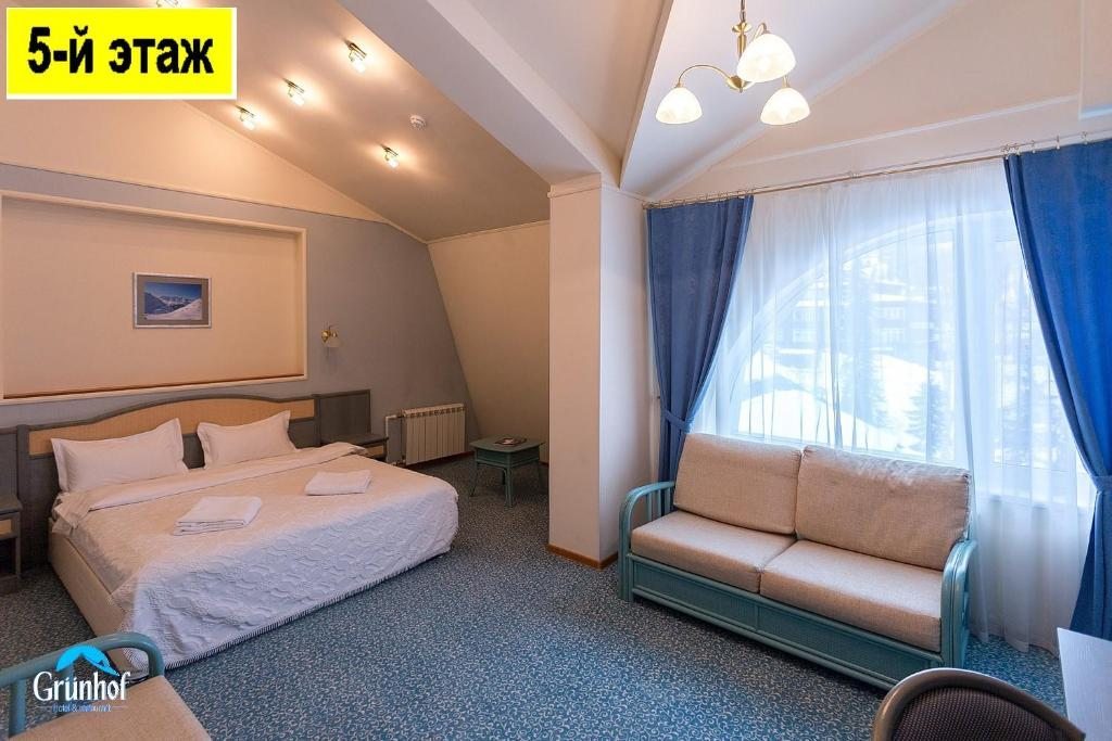 Двухместный (Улучшенный номер с кроватью размера «king-size») гостиницы Грюнхоф, Шерегеш