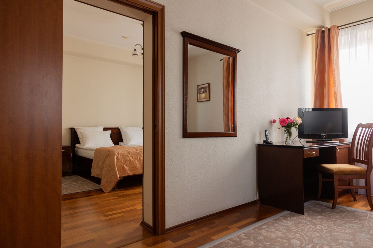 Люкс, Гостиница 40-й меридиан Яхт-клуб