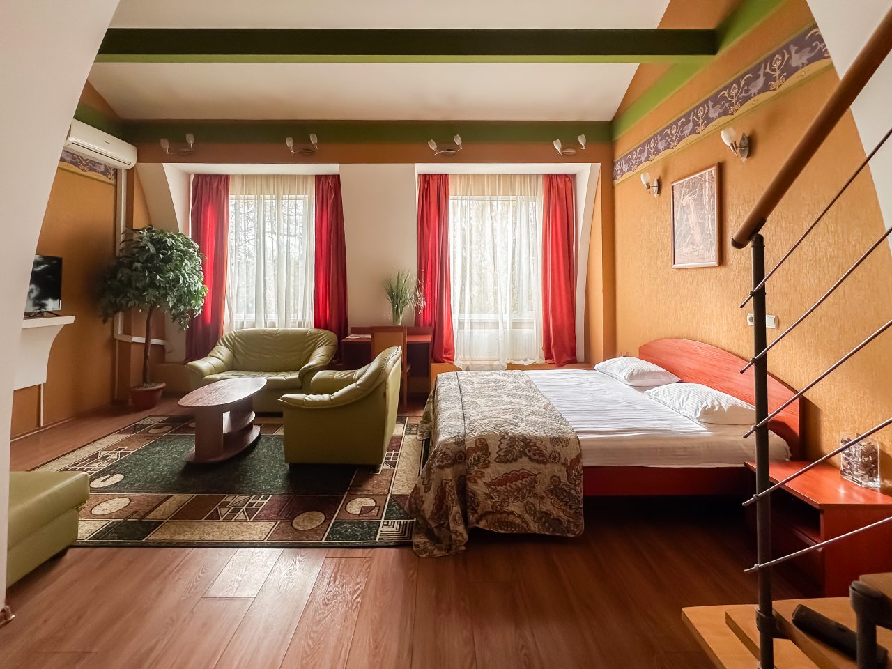 Трёхместный и более (Семейный 2х уровневый с двумя раздельными кроватями) гостевого дома Дом ученых, Химки