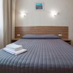 Кровать в номере гостиницы Октябрьский 3*, Ставрополь 