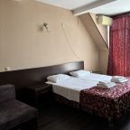 Трёхместный и более (Стандарт с балконом), Отель М Отель