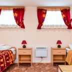 Четырехместный, Гостиница Горница