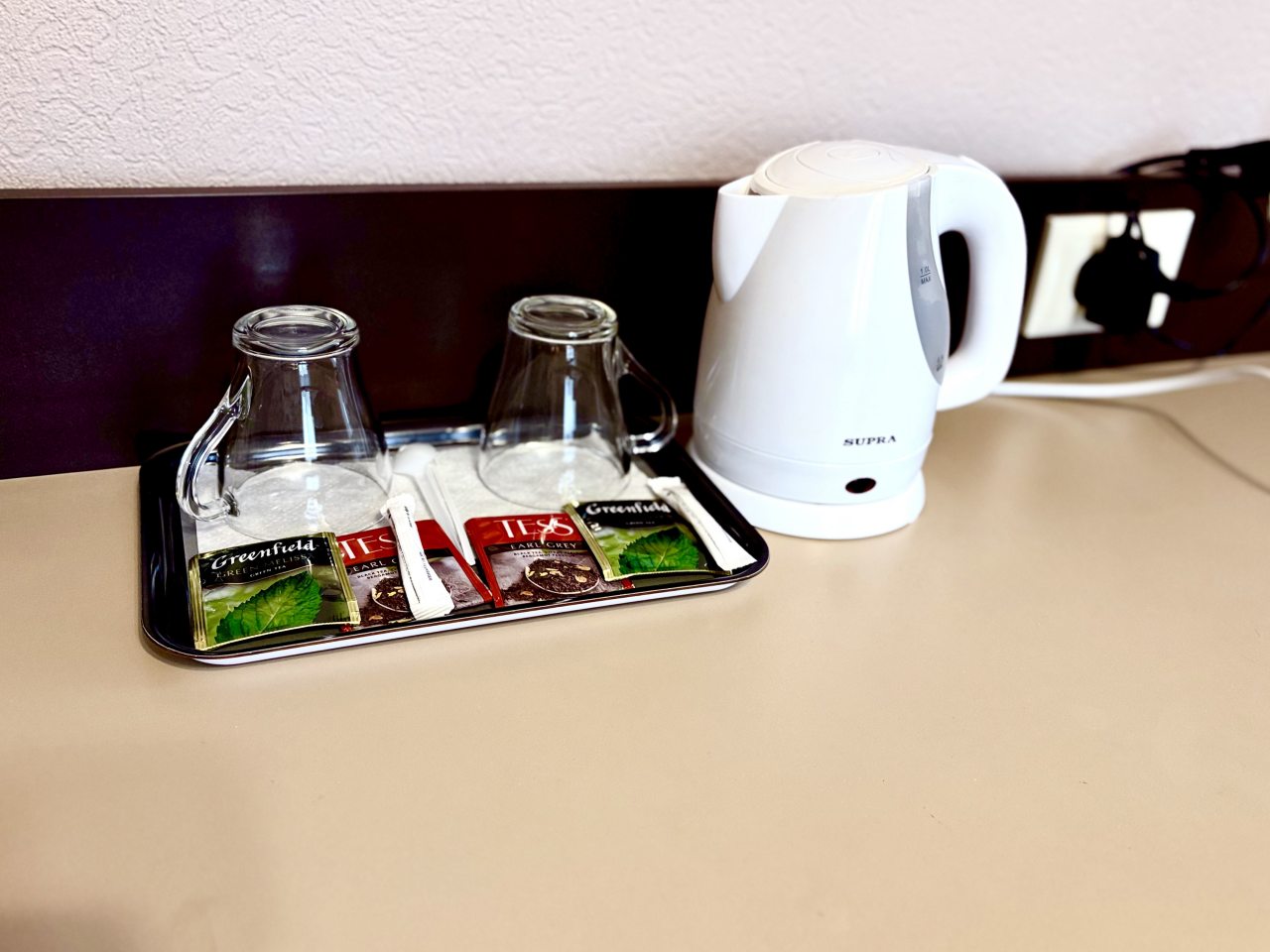 Чайный набор и электрический чайник