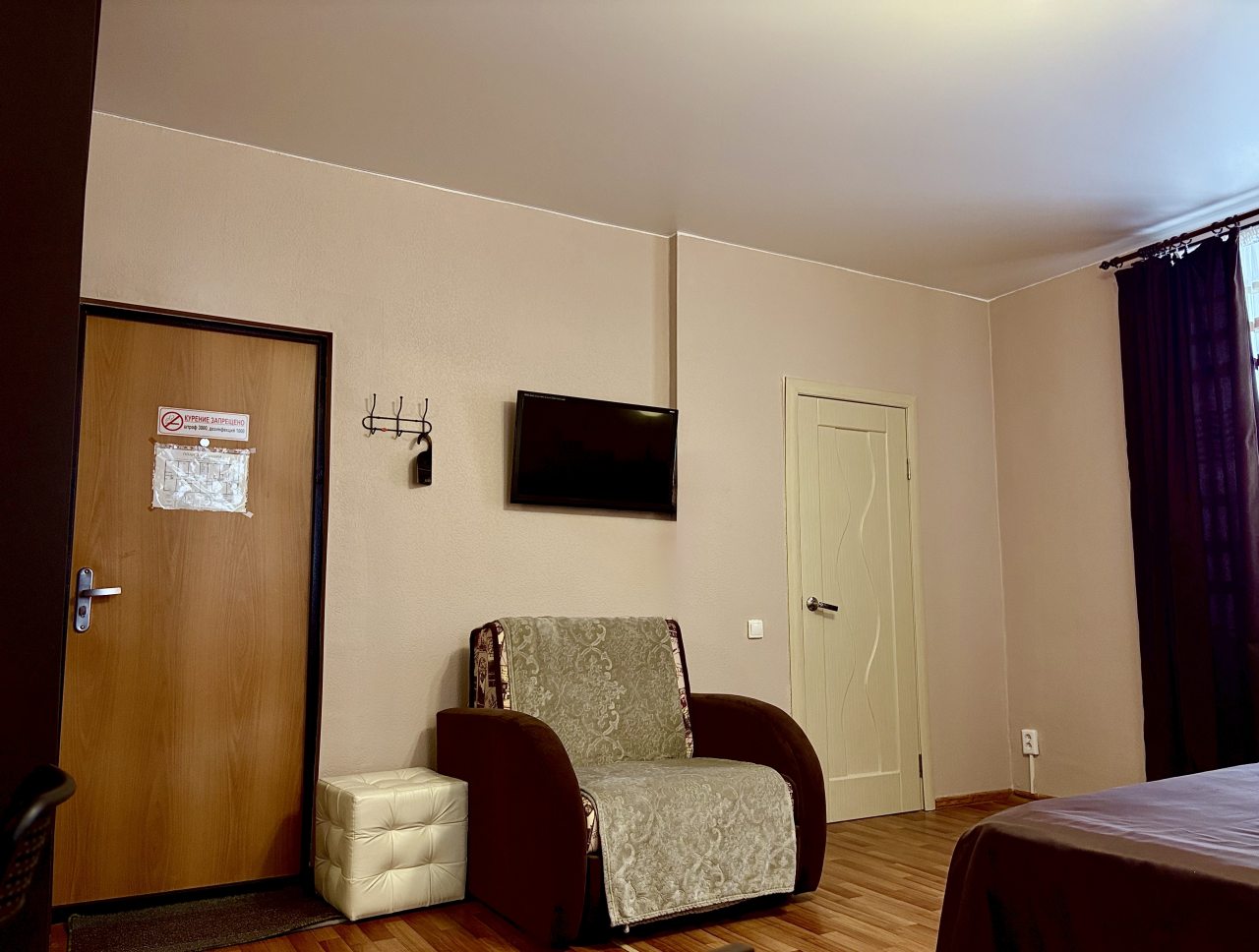 Спутниковое ТВ, мягкое кресло