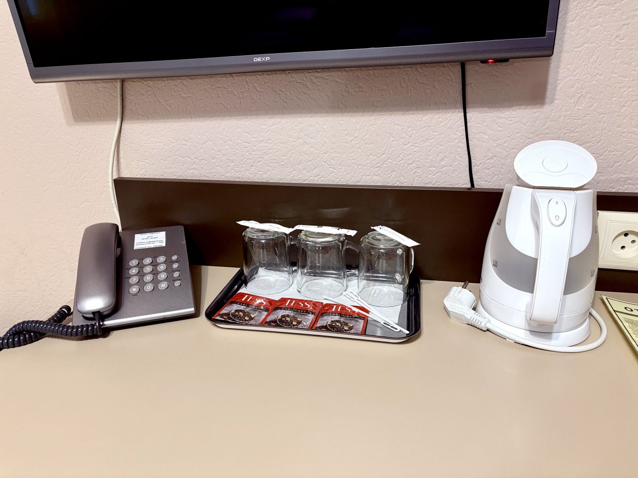 Чайный набор, электрический чайник, внутренний телефон