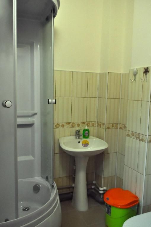 Ванная комната в номере гостиницы Евразия 2*, Уфа. Гостиница Евразия