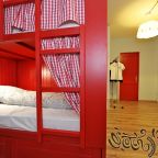 Комната на 14 Гостей с широкими кроватями