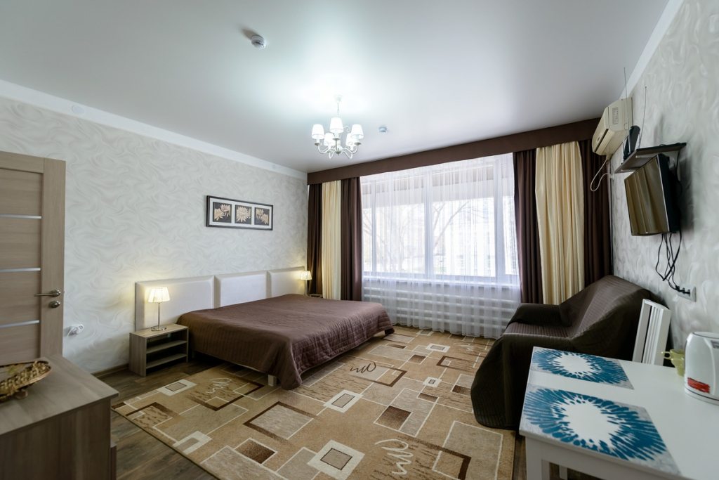 Двухместный (Улучшенный с двуспальной кроватью и дополнительным местом) гостиницы Дон, Вешенская