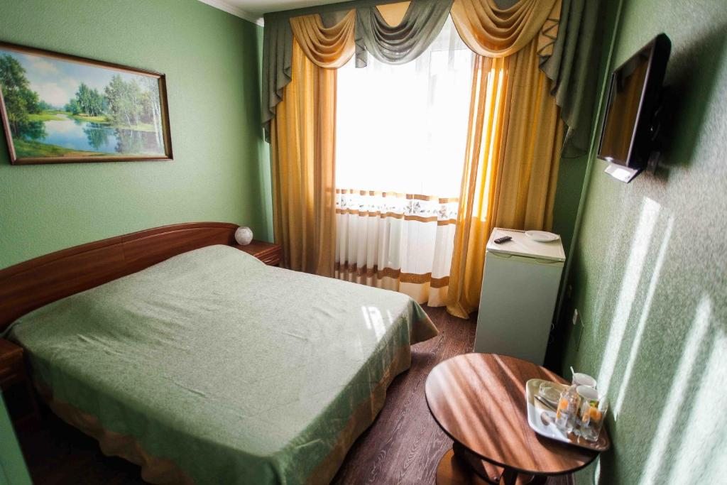 Двухместный (Двухместный номер «Комфорт» с 1 кроватью или 2 отдельными кроватями и балконом) гостевого дома Александра на Станиславского, Адлер