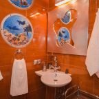 Стайки причудливых рыб, ракушки, коралловые сады...