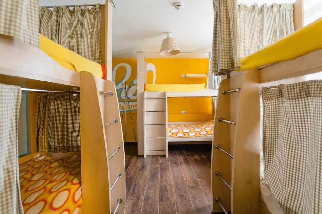 Номер (Односпальная кровать в общем номере с 6 кроватями) хостела Smile, Нижний Новгород