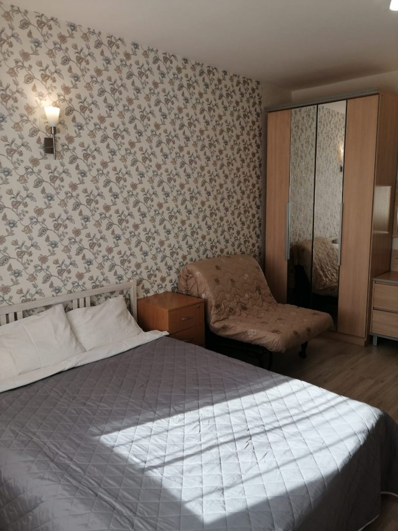 Двухместный (Комфорт с двуспальной кроватью и дополнительной кроватью) гостиницы Victoria, Томск