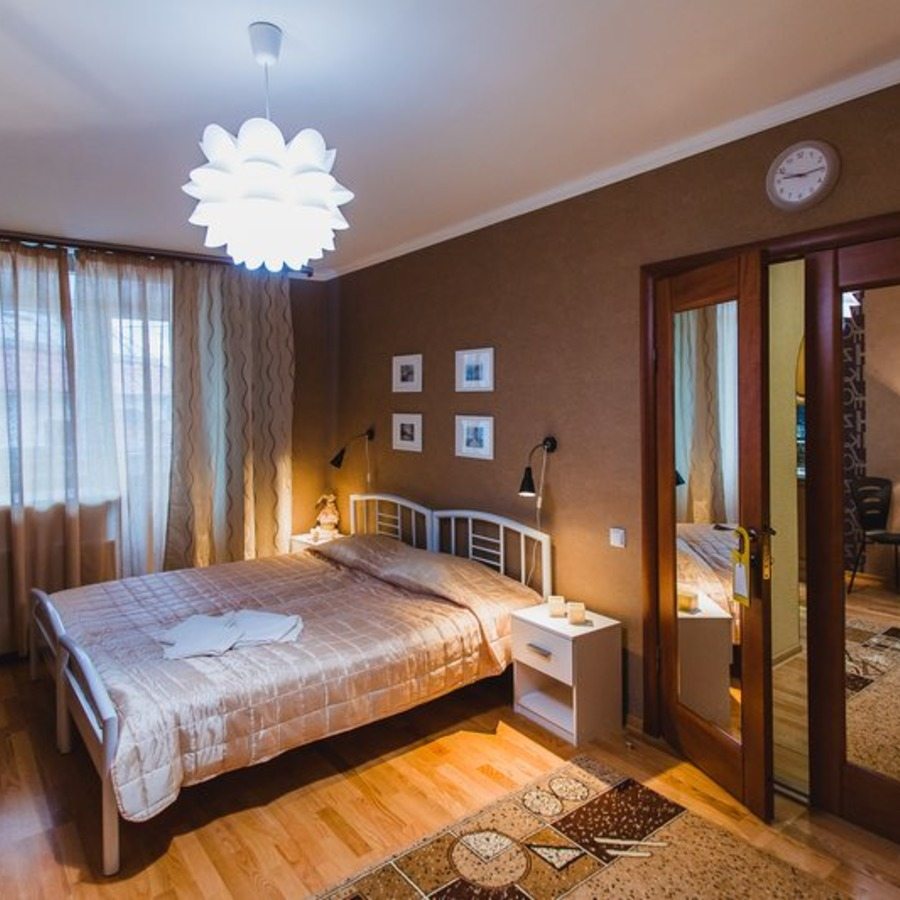 Трёхместный и более (Трехместный номер с общей ванной комнатой) мини-отеля Три Зайца, Мурманск