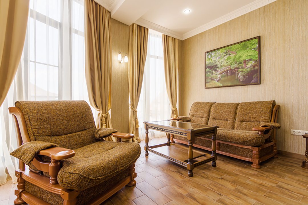 Зона отдыха в гостинной комнате  люкса.
Для семей с детьми .