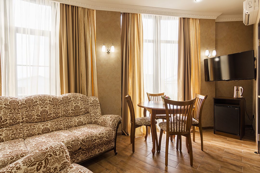 Гостинная для полноценного отдыха с детьми .
Люкс 2 комнаты