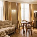 Гостинная для полноценного отдыха с детьми .
Люкс 2 комнаты