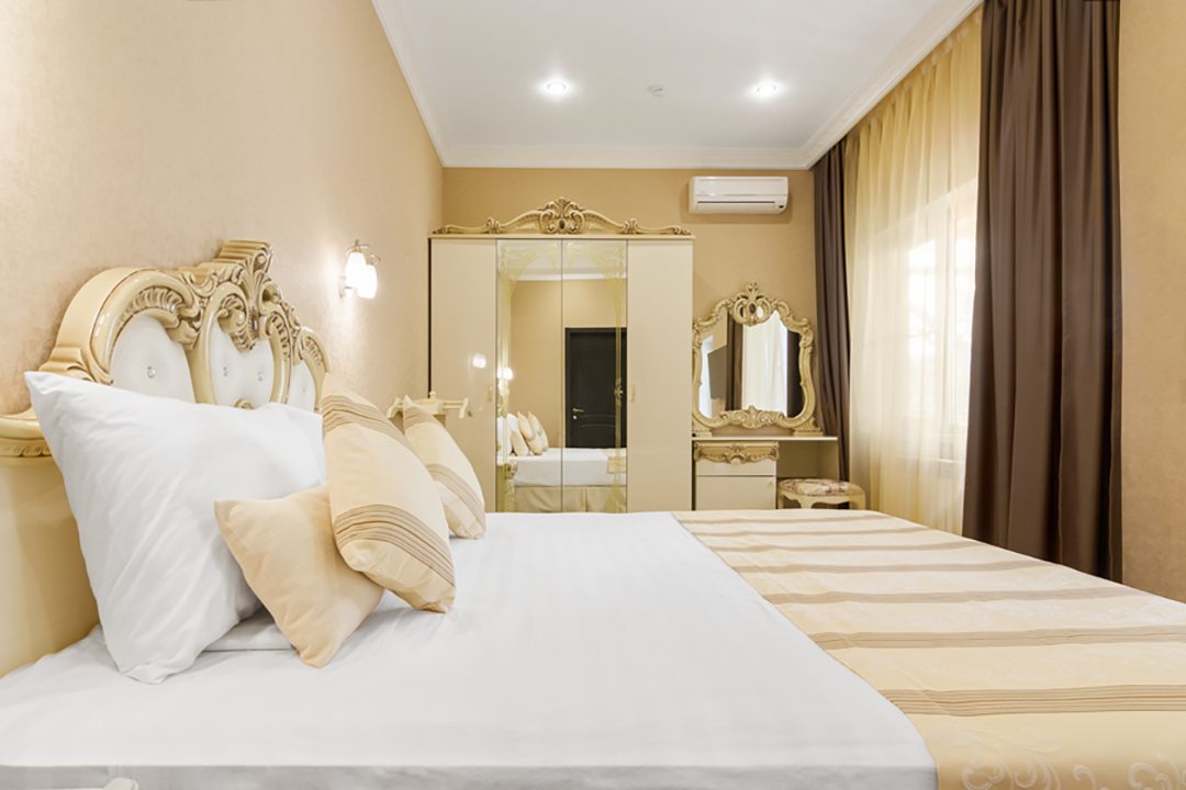 Номер с видом на море. Шторы блэкаут позволяют выспаться.