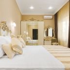 Номер с видом на море. Шторы блэкаут позволяют выспаться.