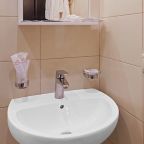 Все необходимое для гигиены и ухода за волосами.