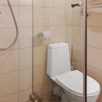 Душевая с дождевым душем.