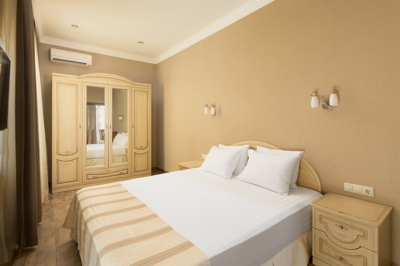 Постельное белье , подушки  гипоаллергенное , 100% хлопок.