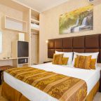 Кровать с ортопедическим матрасом  , возможно разделить.