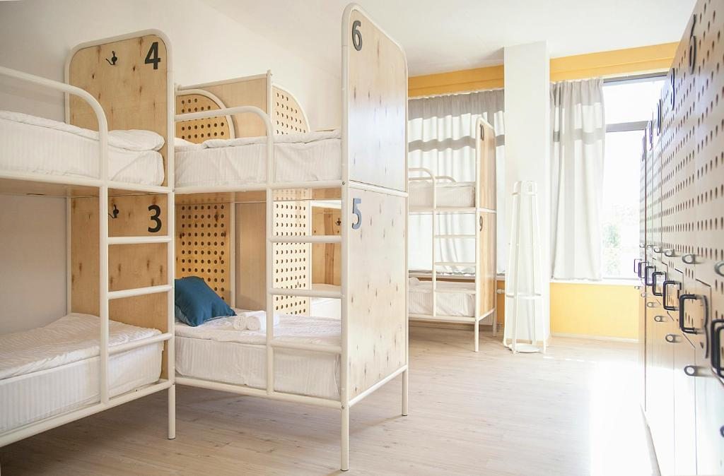 Номер (Кровать в общем женском номере с 14 кроватями) хостела Нетизен, Москва