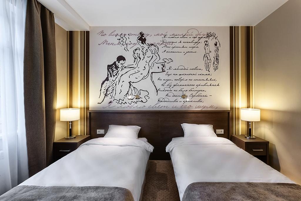 Двухместный (Улучшенный двухместный номер с 1 кроватью или 2 отдельными кроватями) отеля Онегин, Колпино